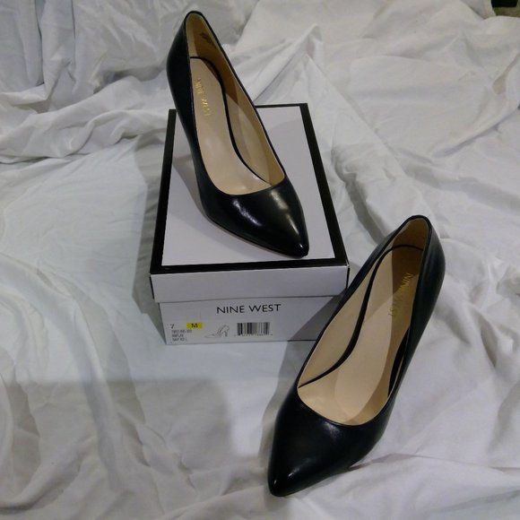 Nine West Shoes - Navy Heels by Nine West - size 7